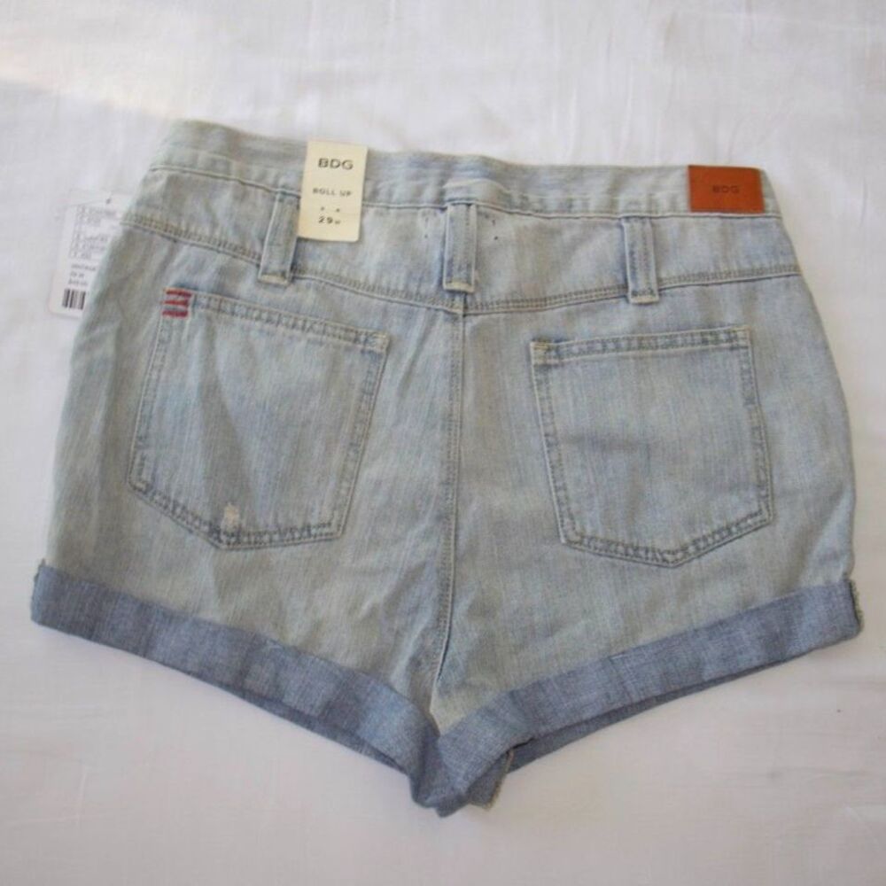 NWT Urban Outfitters BDG Shorts Size 29 Light Wash